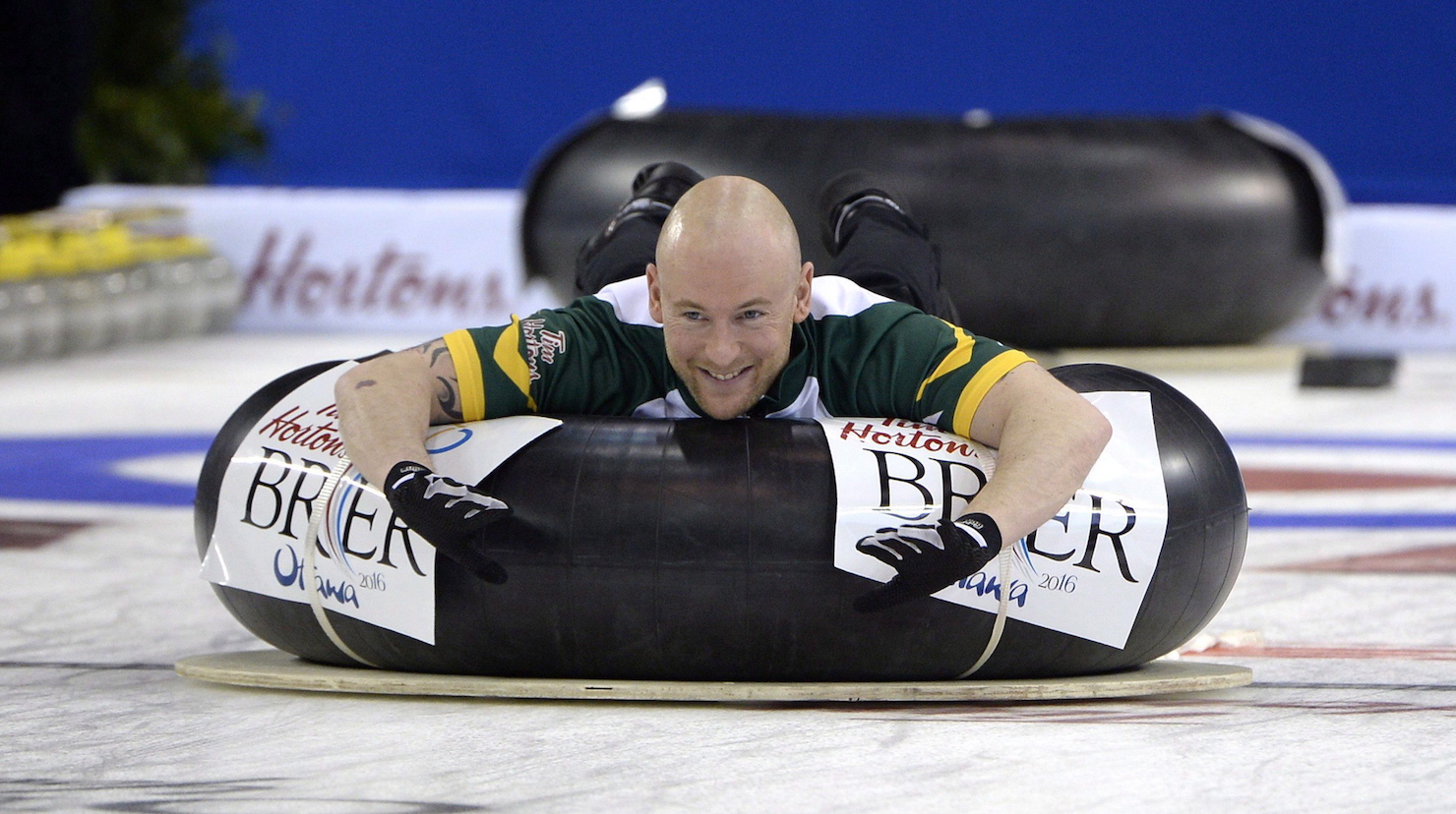 Canadian Drinkers Kicked Out of Bonspiel for Curling Under the Influence