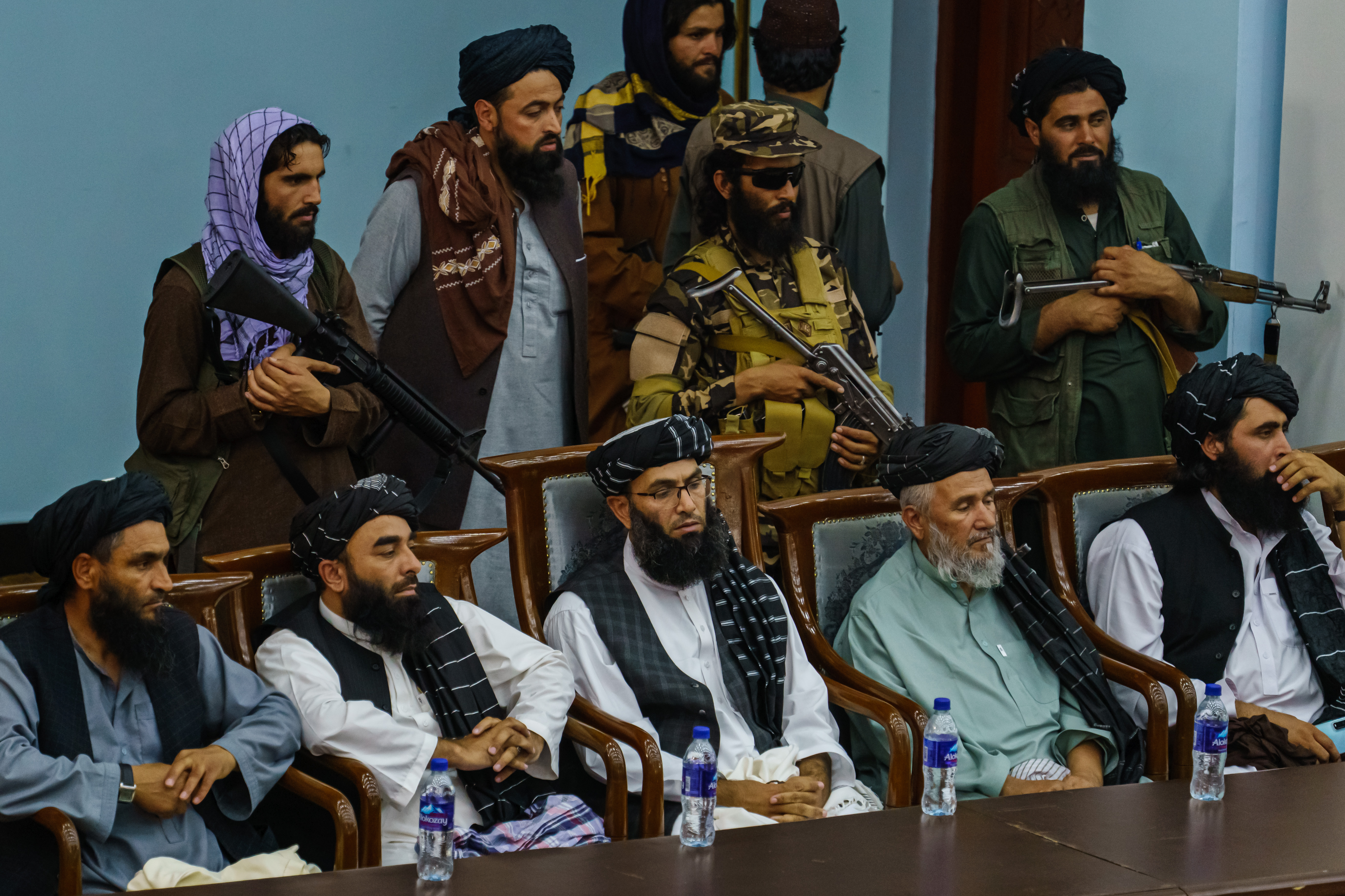 Koalisi Penyihir Berusaha Halangi Taliban Kembali Berkuasa dengan Mantra