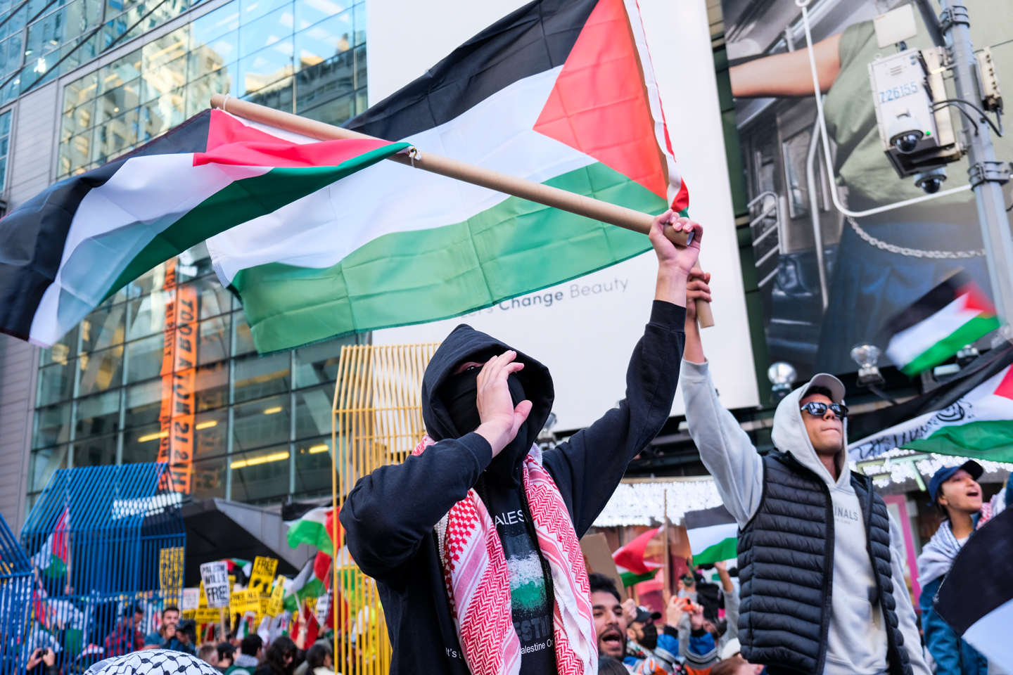 Thousands Rally Peacefully in NYC in Support of Palestinians