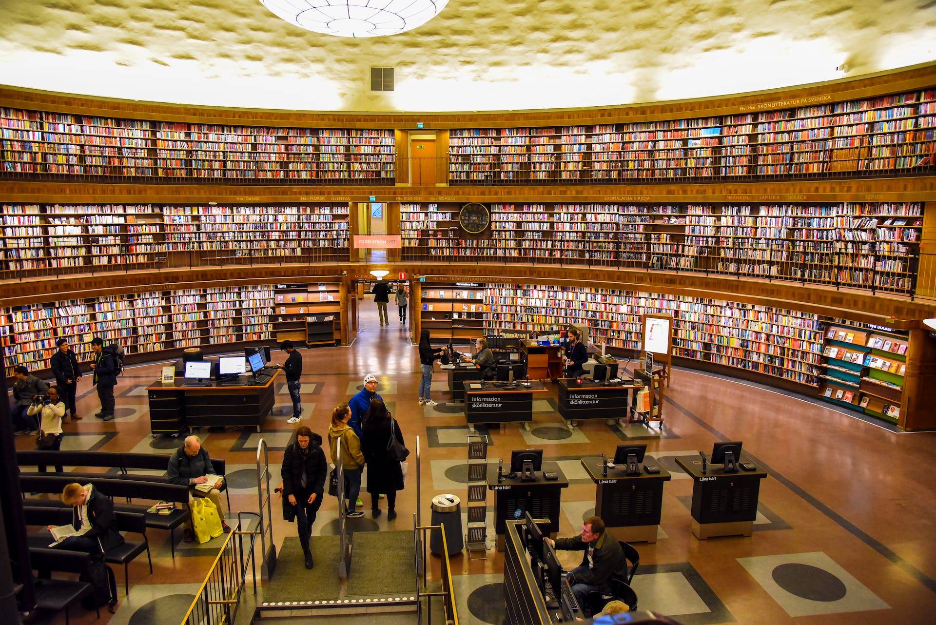 Montreal Libraries Will Be Able to Kick Out People for Smelling Bad