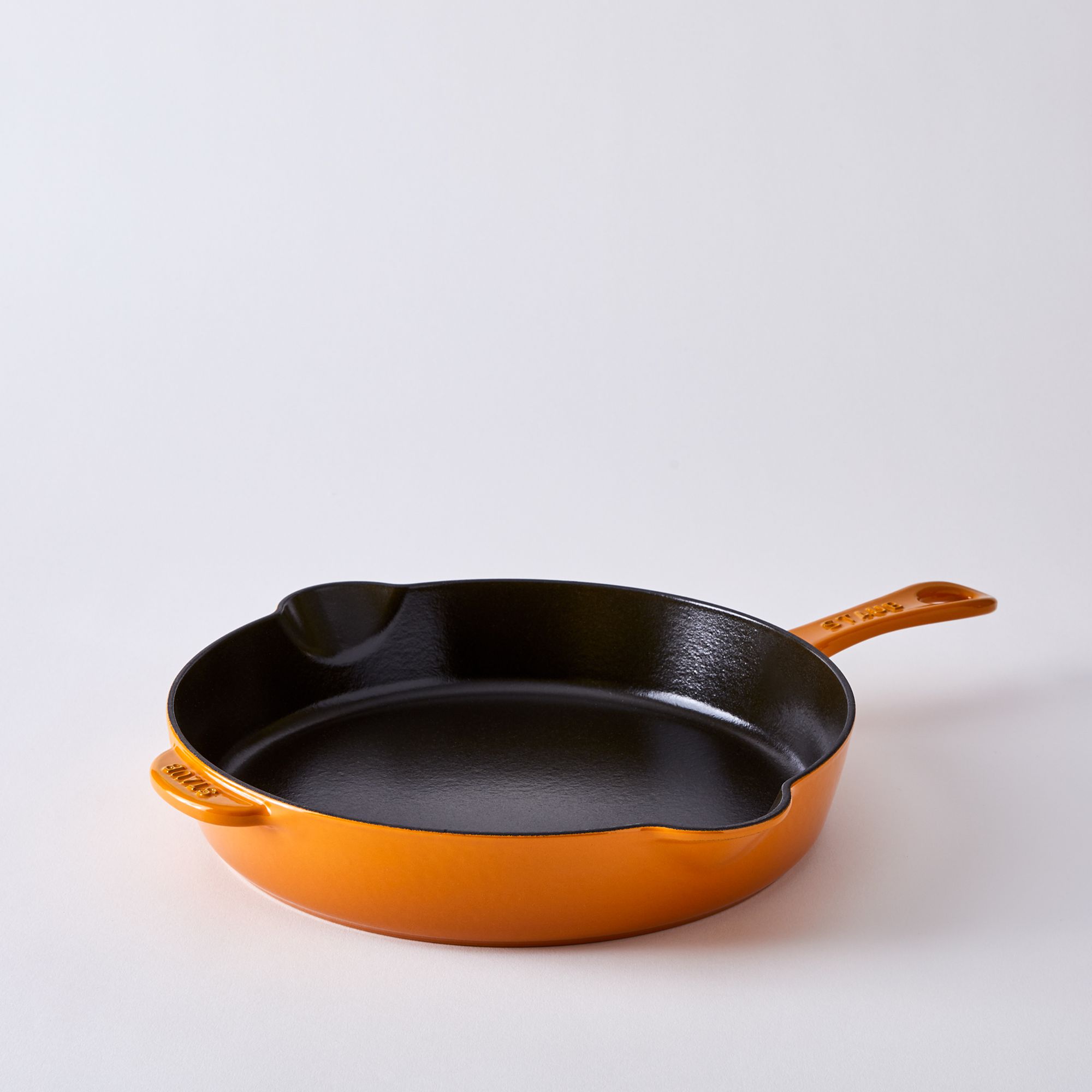 https://video-images.vice.com//products/61fb0927d252c0009bd1b974/gallery-image/1643841832500-staub-skillet.jpeg?crop=0.75xw:1xh;center,center