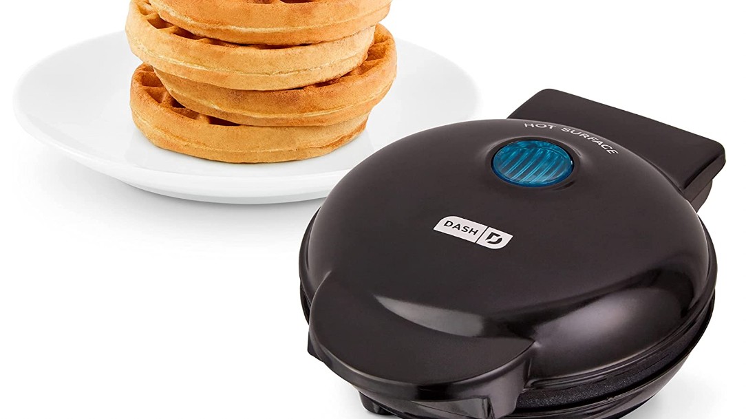 Review: The $10 Dash Mini Waffle Maker Is Actually Pretty Great