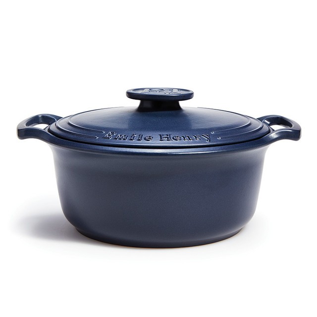 https://video-images.vice.com//products/642dcf95404d246dfa1423db/gallery-image/1680723861414-212450sublime-dutch-oven50315.jpeg?crop=1xw:0.5625xh;center,center