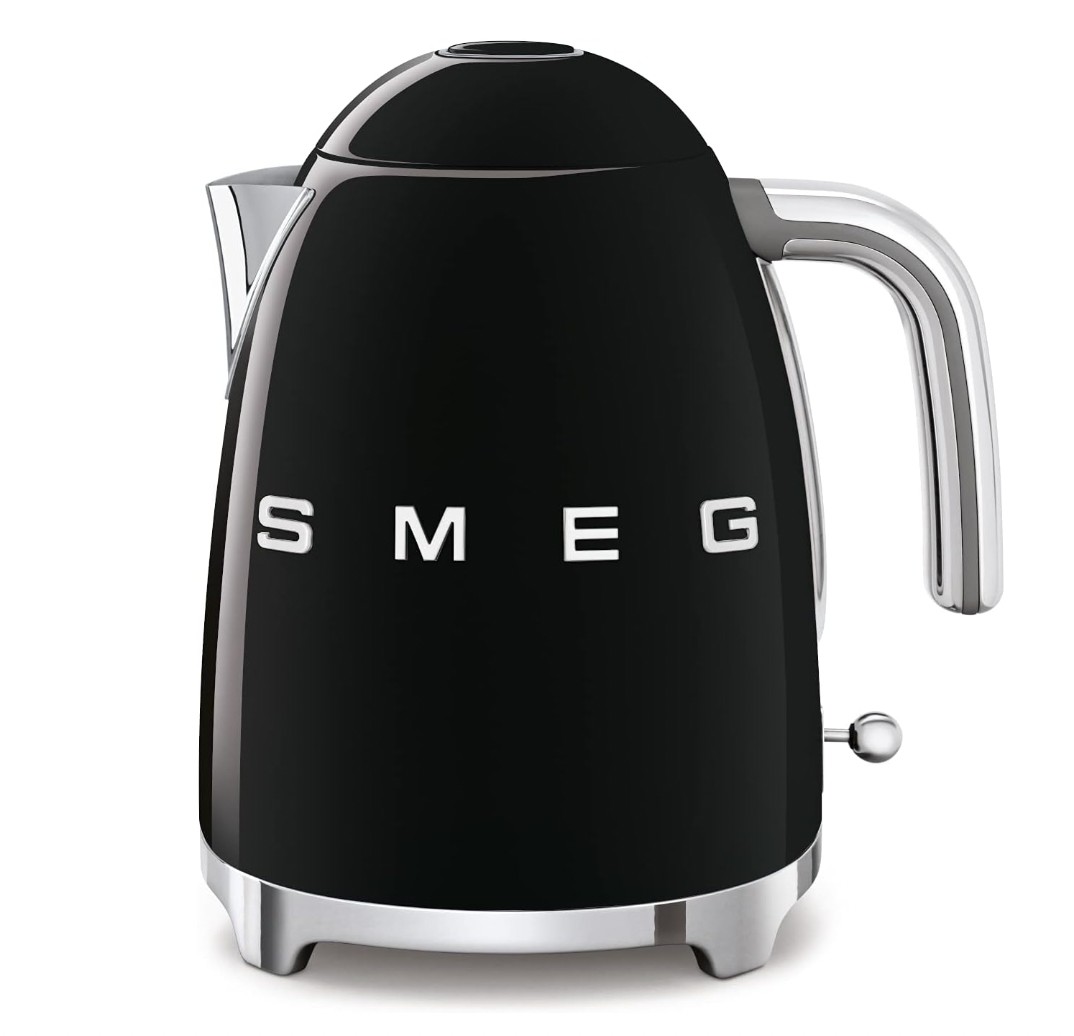 This gorgeous Smeg kettle is almost half price in the Black Friday