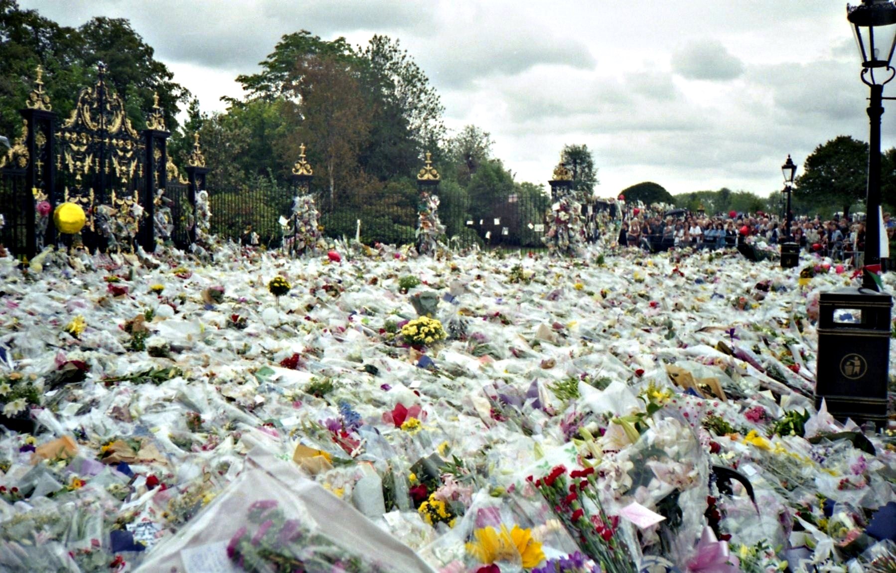 1485522785488 Flowers For Princess Dianas Funeral 
