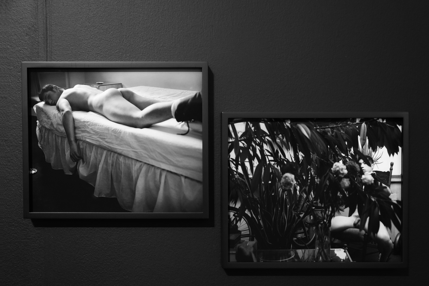 In an earlier series, Wei turns the camera on himself. Glance (left) and Flowers (right), 2004, Shen Wei, Flowers Gallery, London & New York. Image by the author. Image by the author.