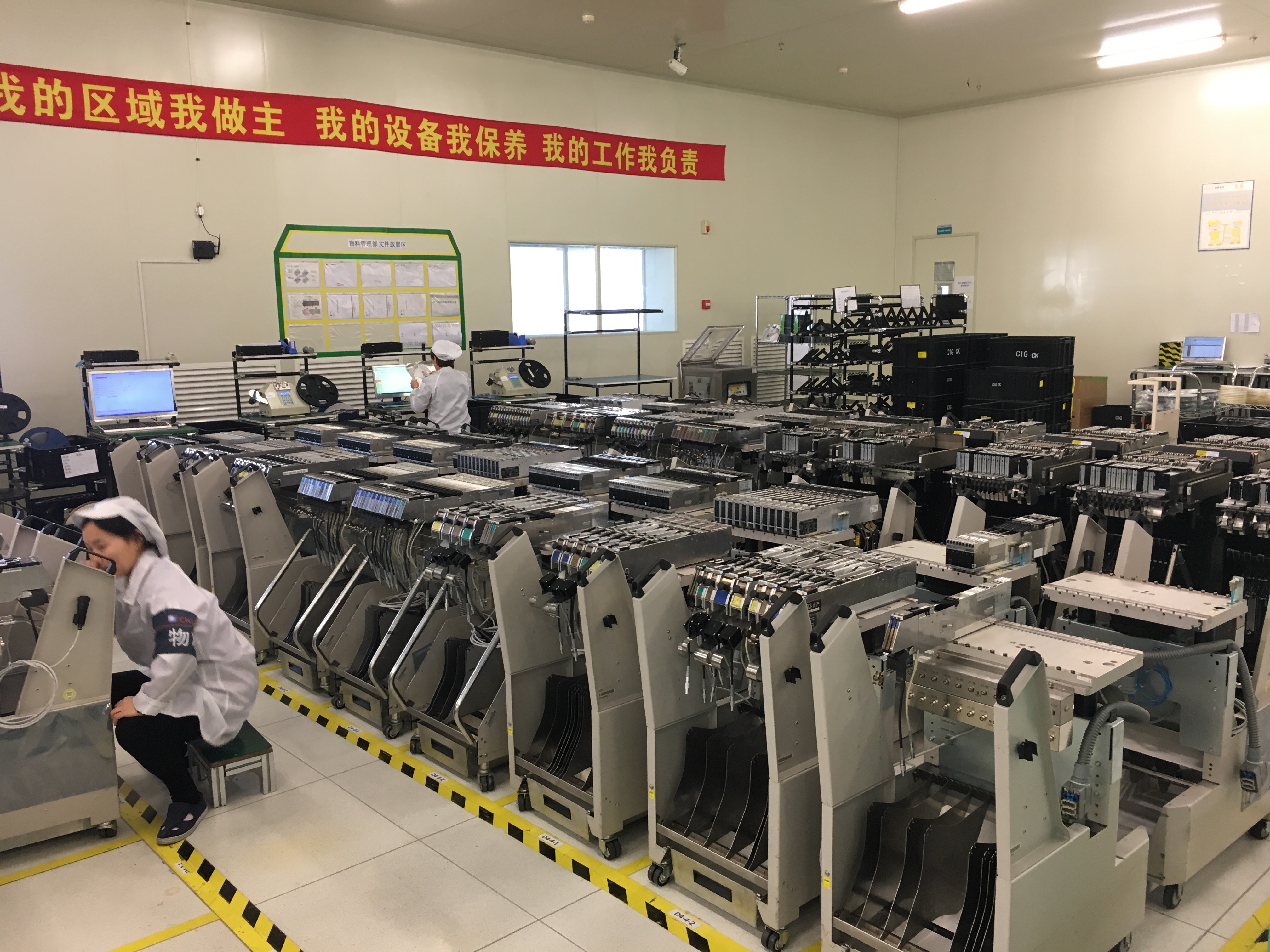Rows of bots at CIG's Shanghai plant. Image: David Axe