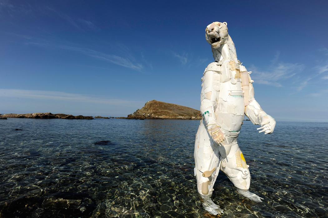 Deze opgezette dieren zijn gemaakt van plastic uit de 