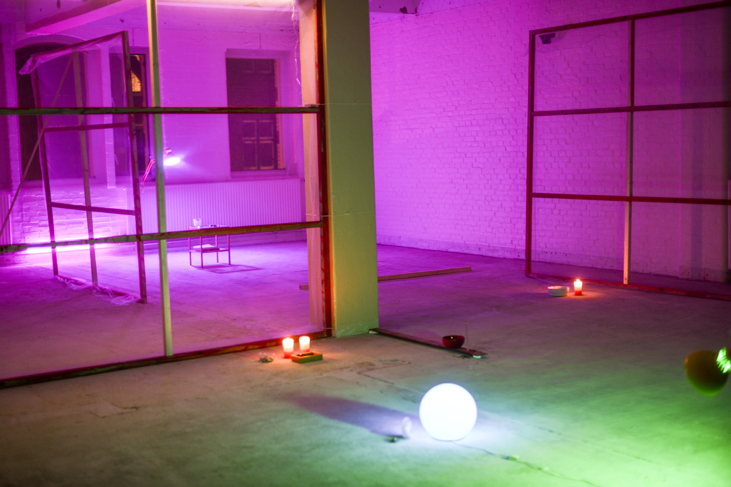 'http://lo.hotglue.me', installatie van Liza Prins