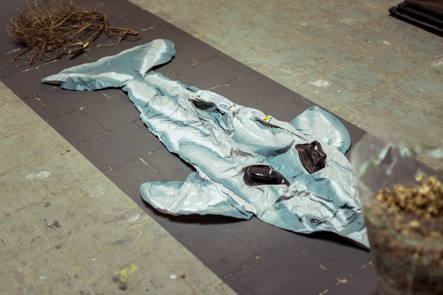 Detail van 'Zelfmoordbos', installatie van Lidewij Sloot
