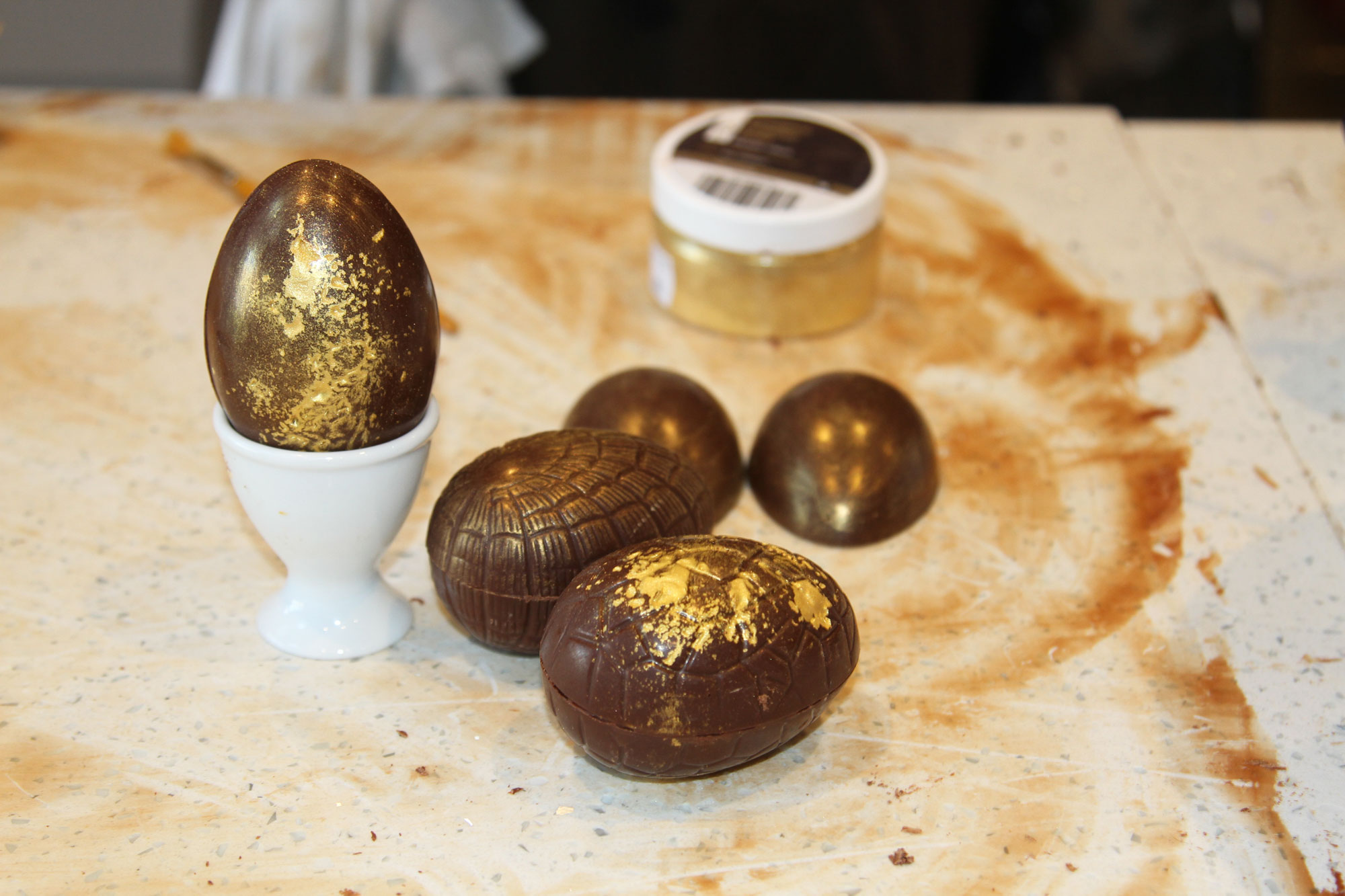 How To Make Artisan Chocolate Easter Eggs With Hardware Equipment