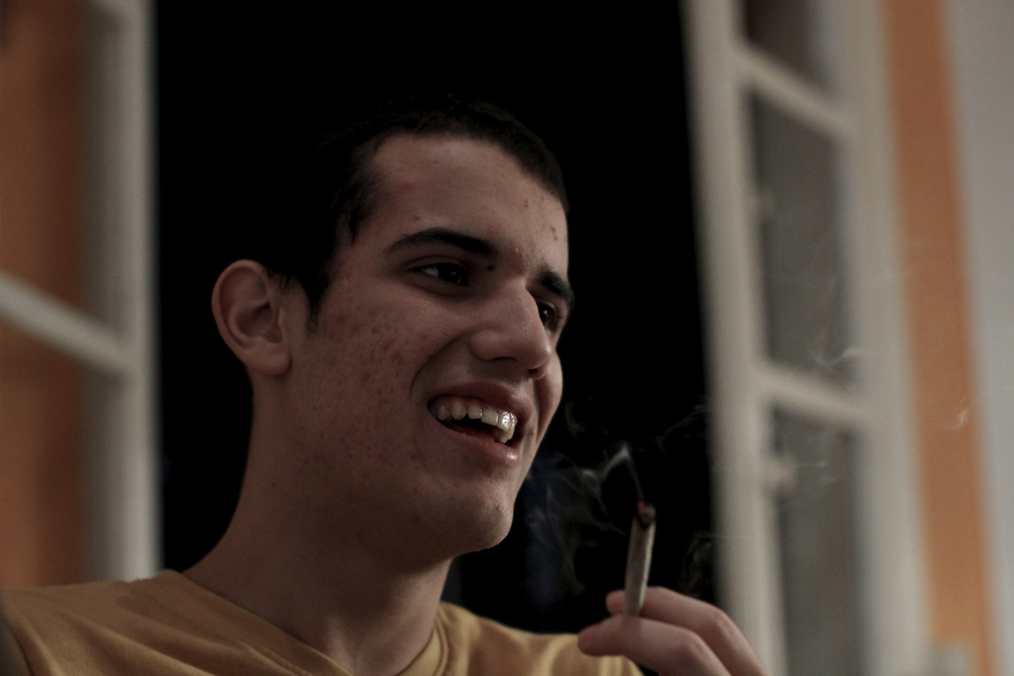 Chaval con porro