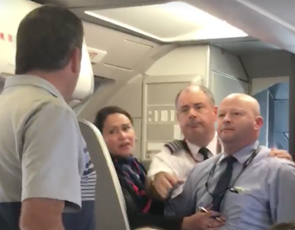 ‘hit Me American Airlines Flight Attendant Challenges Passenger To 