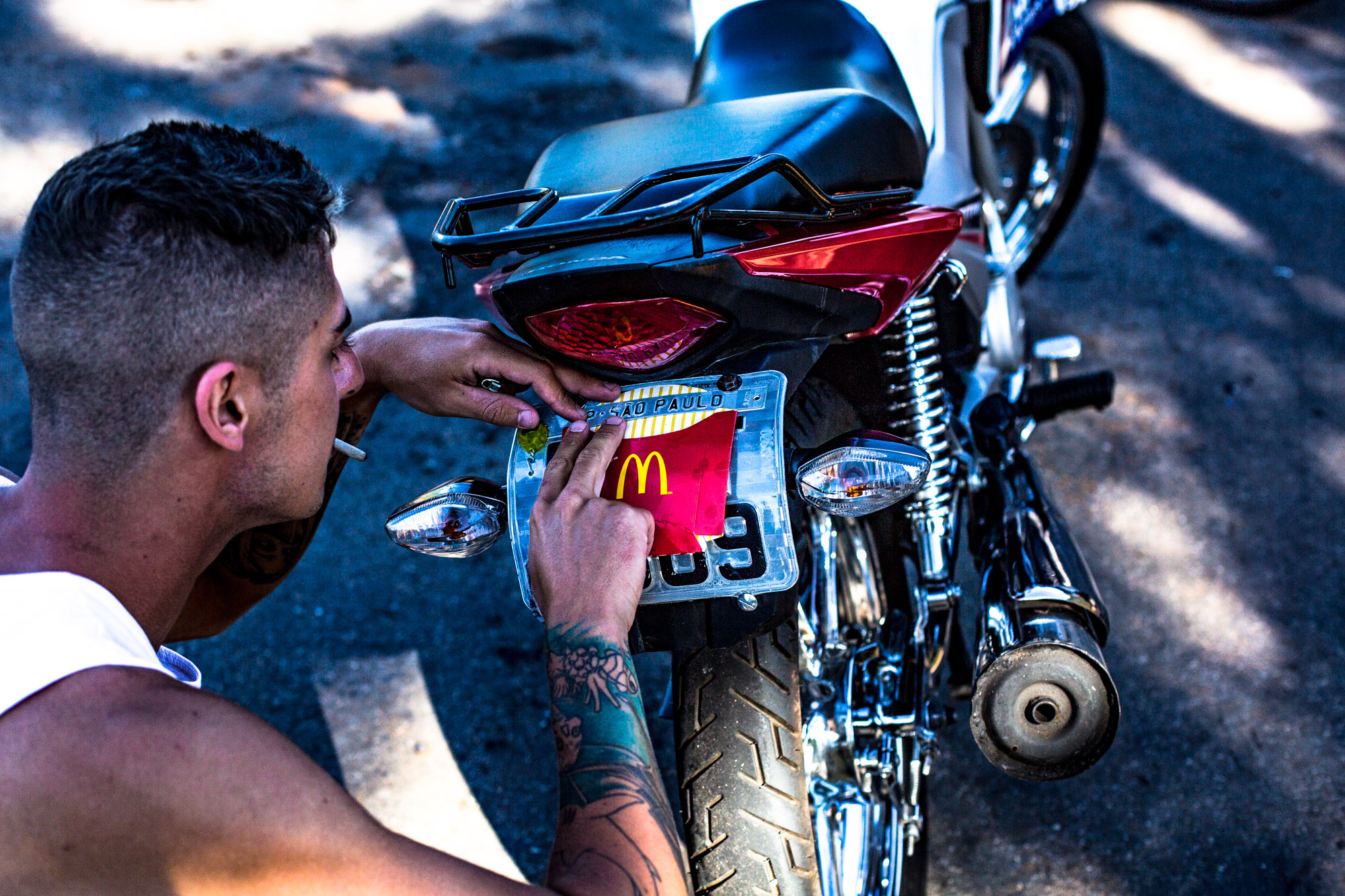 OS MENOR VICIADO EM GRAU DE MOTO 