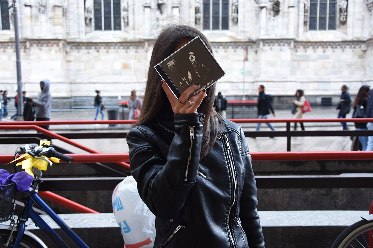 ragazza black metal adolescente teenager italiana duomo milano darkthrone