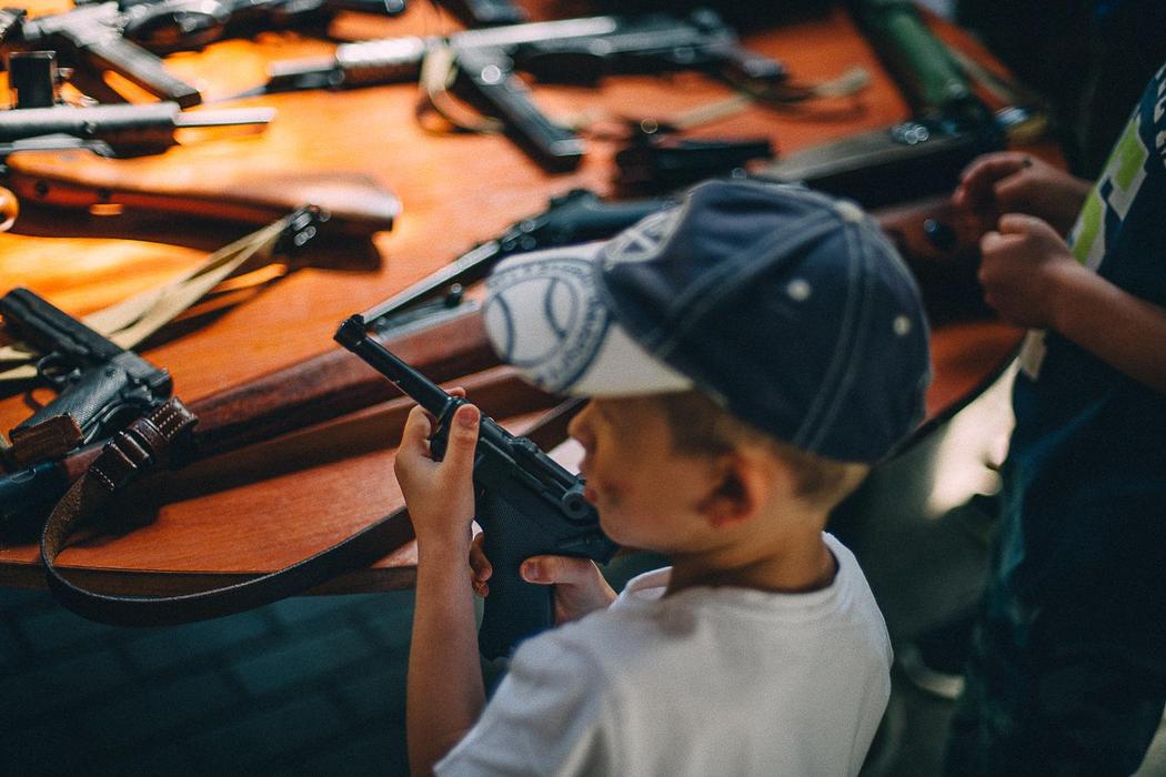 niños con rifles de asalto polonia armas ejército