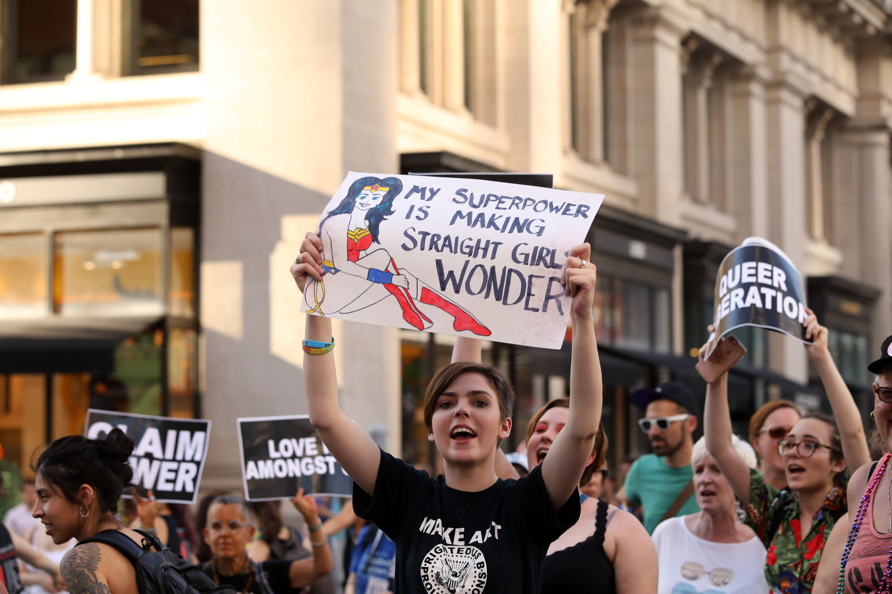 In Photos Thousands Of Lesbians Protest For Dyke March Broadly