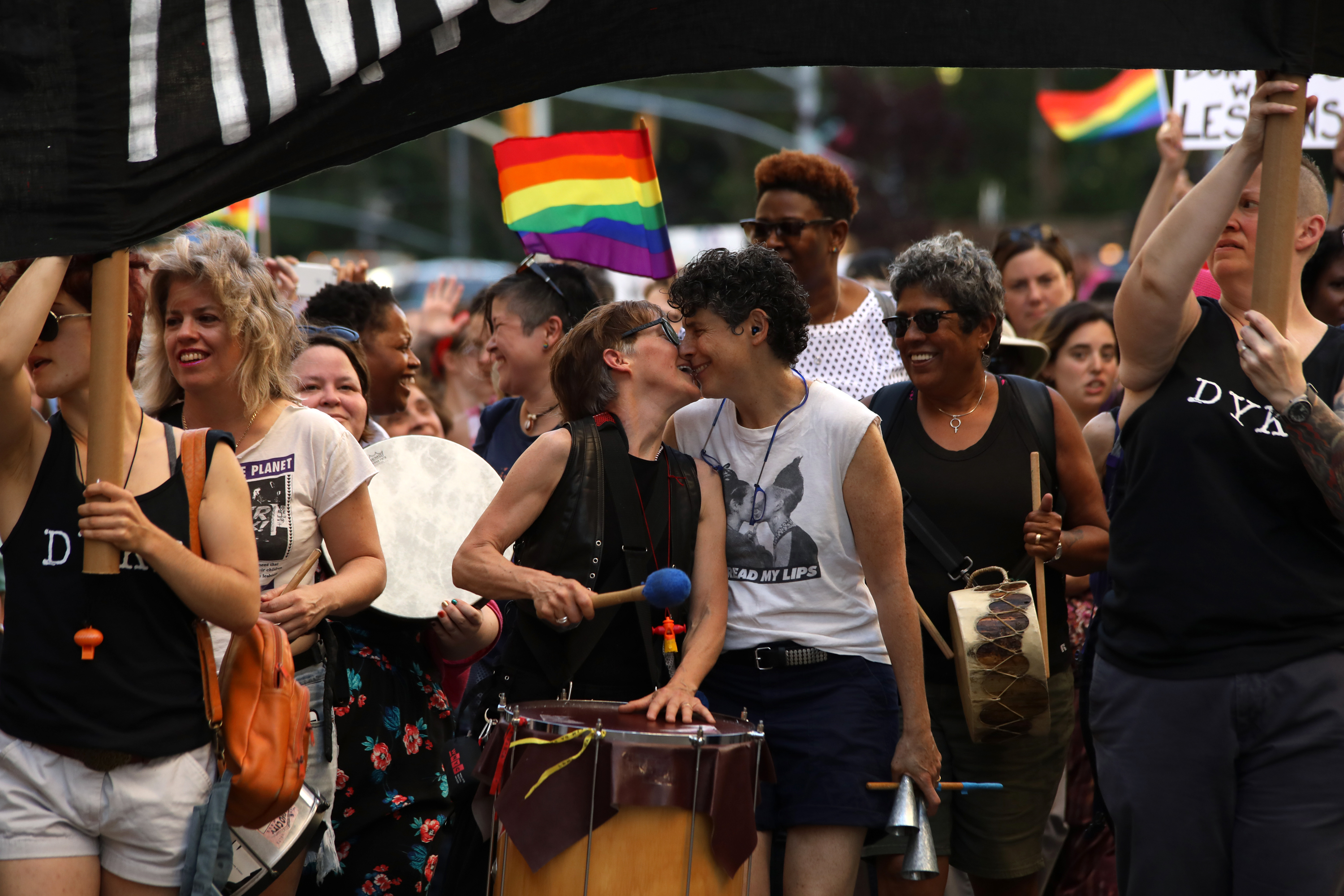 In Photos Thousands Of Lesbians Protest For Dyke March Broadly