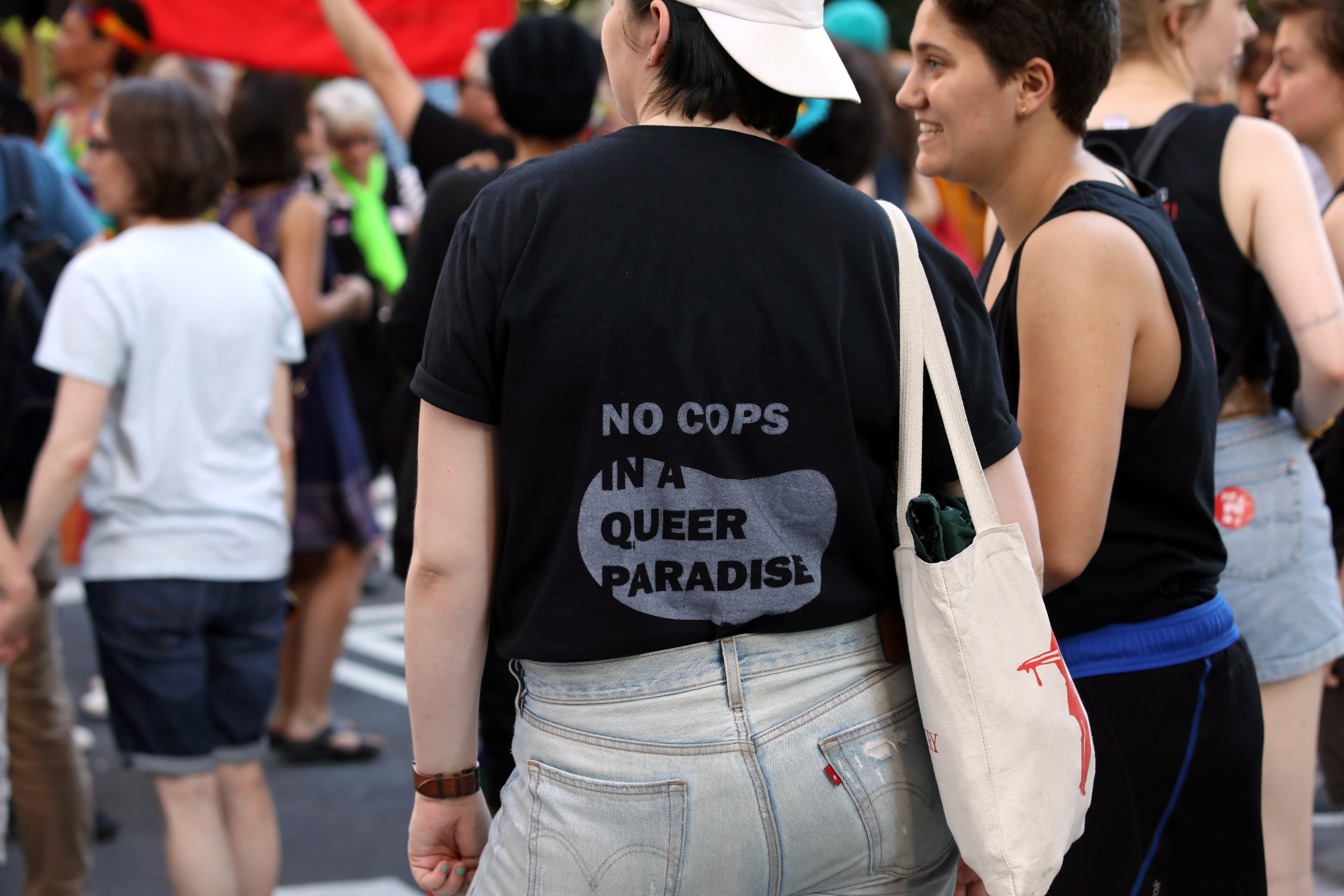 In Photos Thousands Of Lesbians Protest For Dyke March Broadly