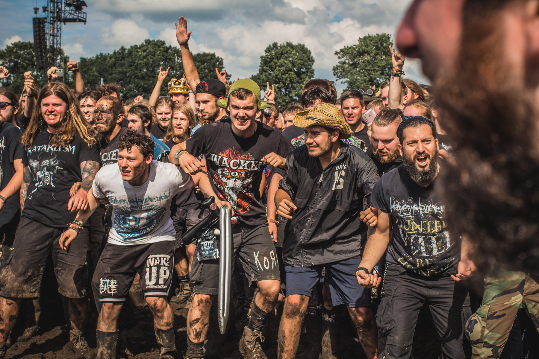 Auf In Die Schlacht Die Epischsten Wall Of Death Bilder Des Wacken 2017