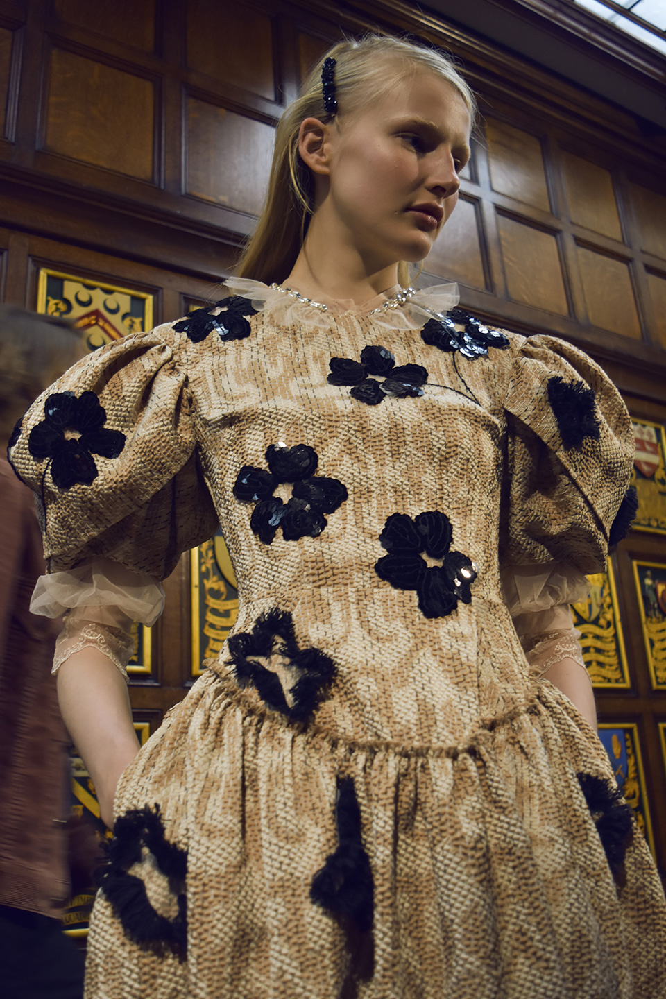 儚い彫刻の刺繍:Simone Rocha 2018SSコレクション