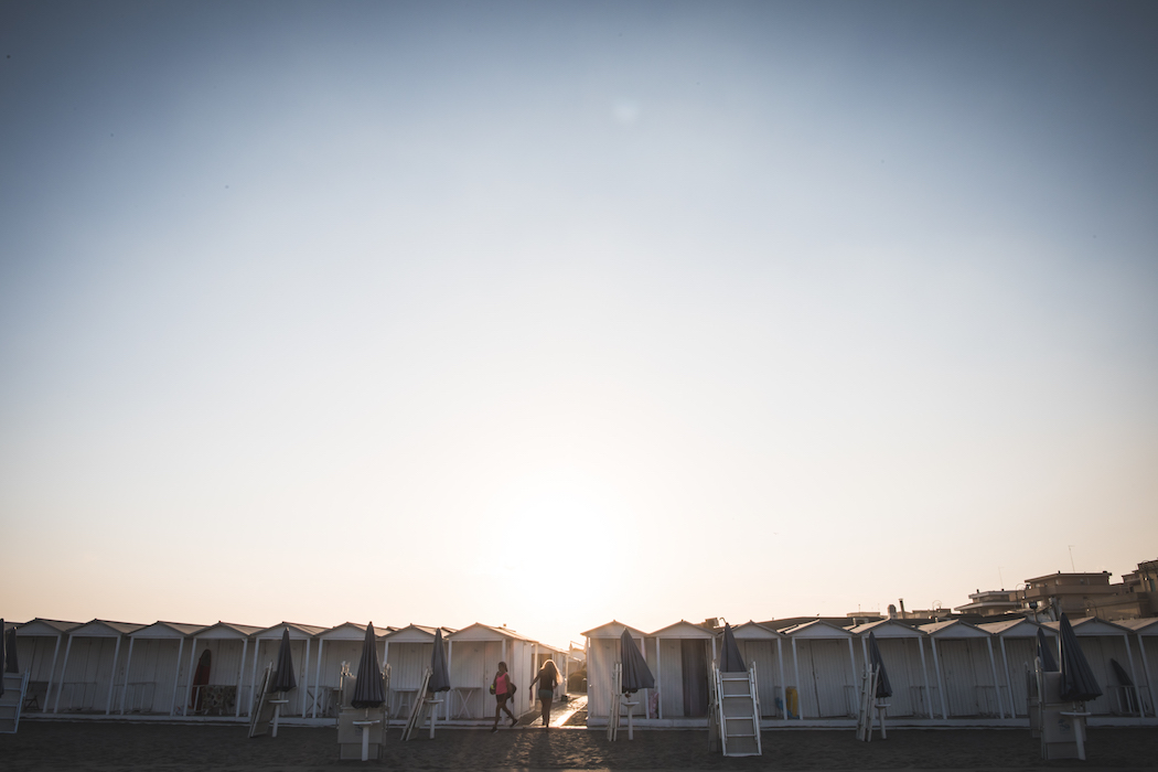 stabilimenti mare ostia tramonto cabine lestraniere