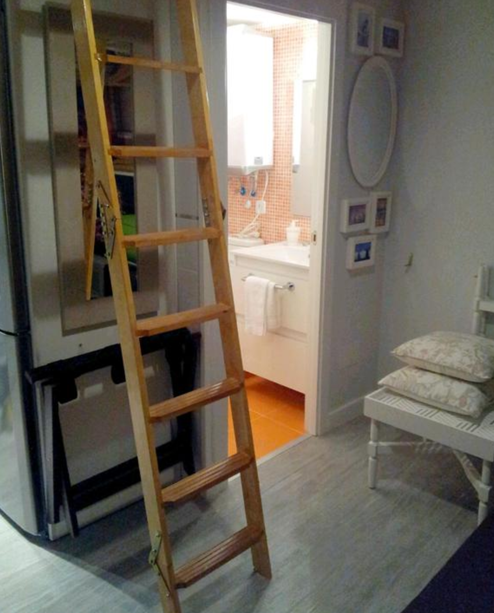 1507126347543-Puerta-Escalera