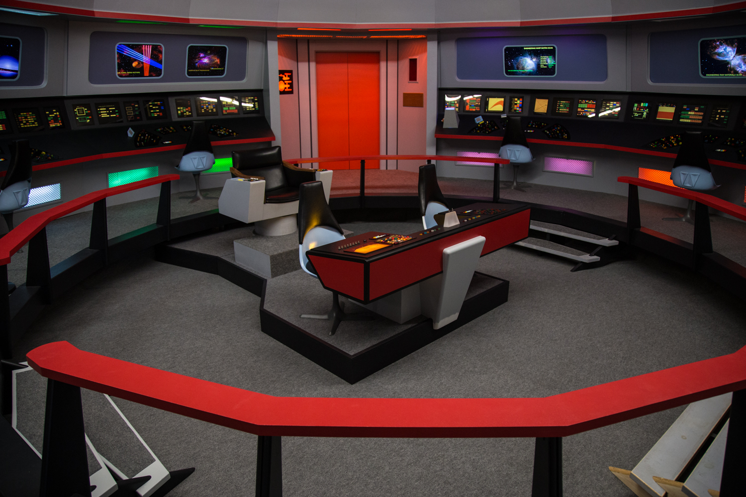 Meet the Elvis Impersonator Who Builds Exact Replicas of Star Trek Sets ...