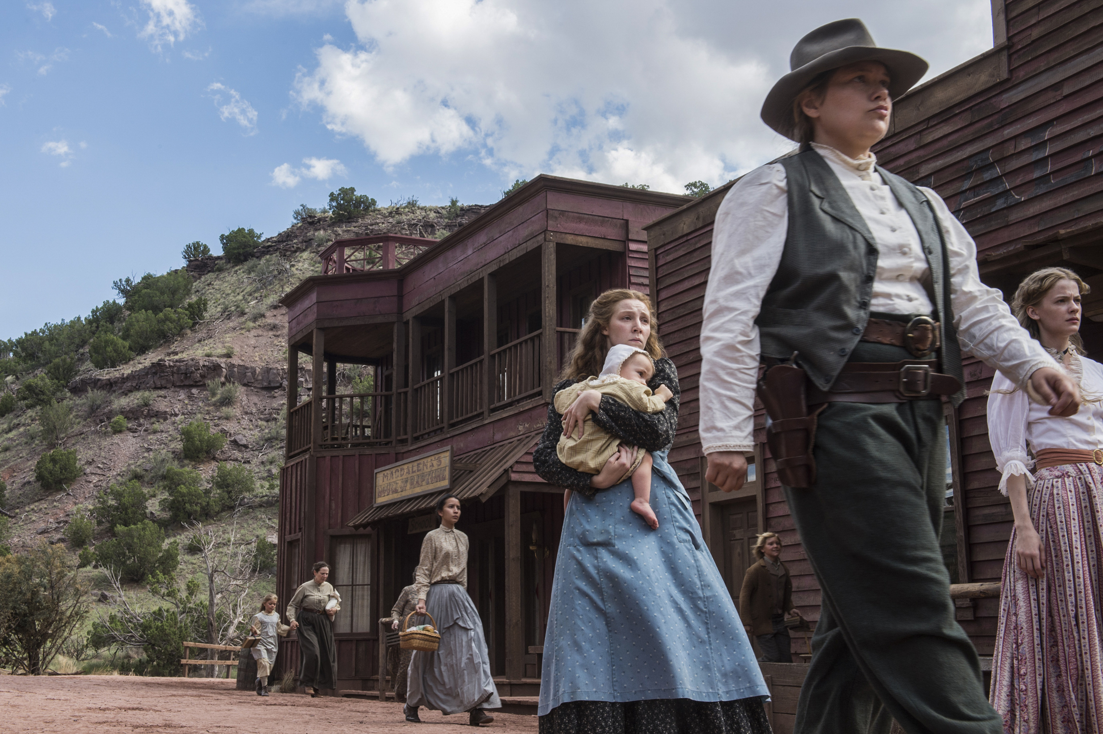 Inside 'Godless,' the Gritty Netflix Western About a Town with No Men ...