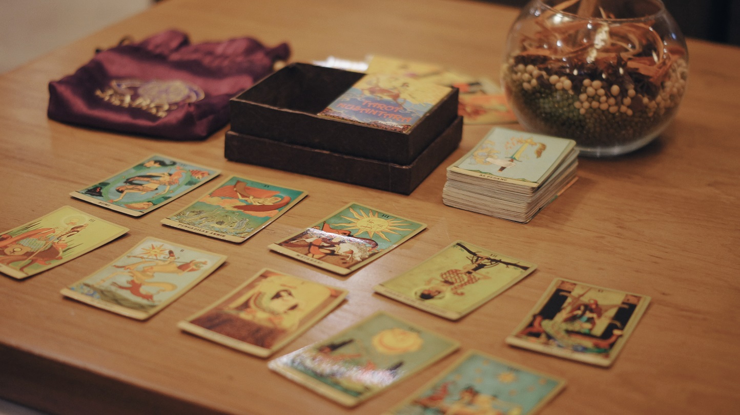 1516780546295-tarot-5