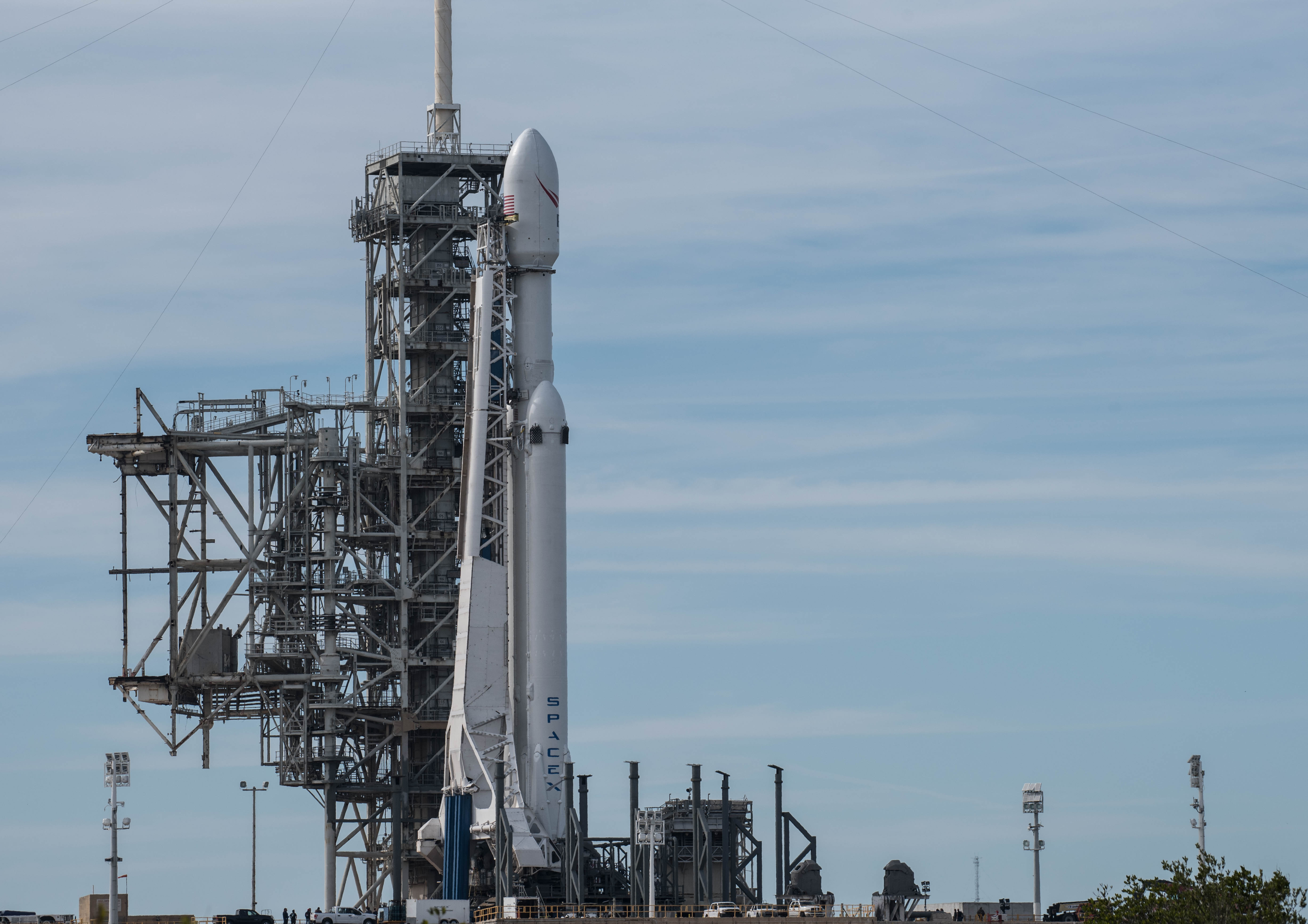 Photos From the Ground at the SpaceX Falcon Heavy Launch | LaptrinhX