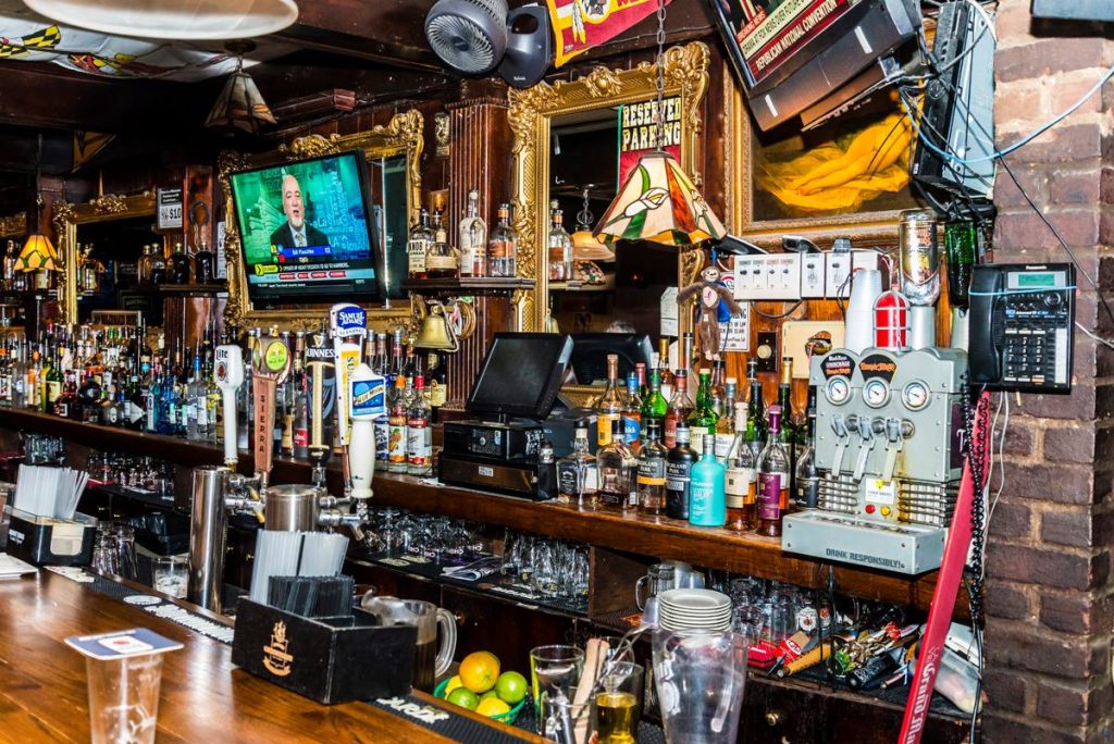 The 10 Best Dive Bars in Washington, DC - MUNCHIES