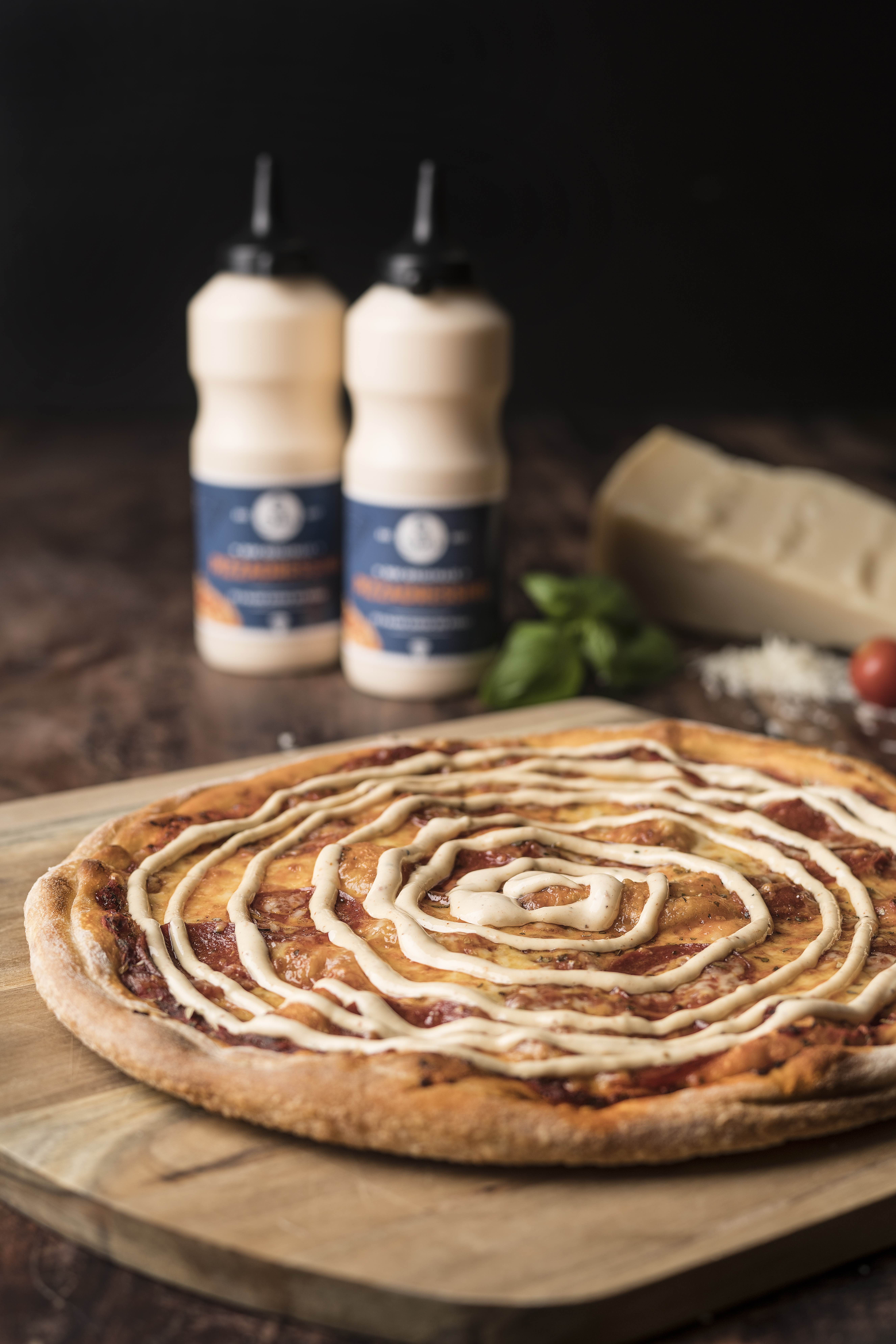pepperonipizza med dressing.