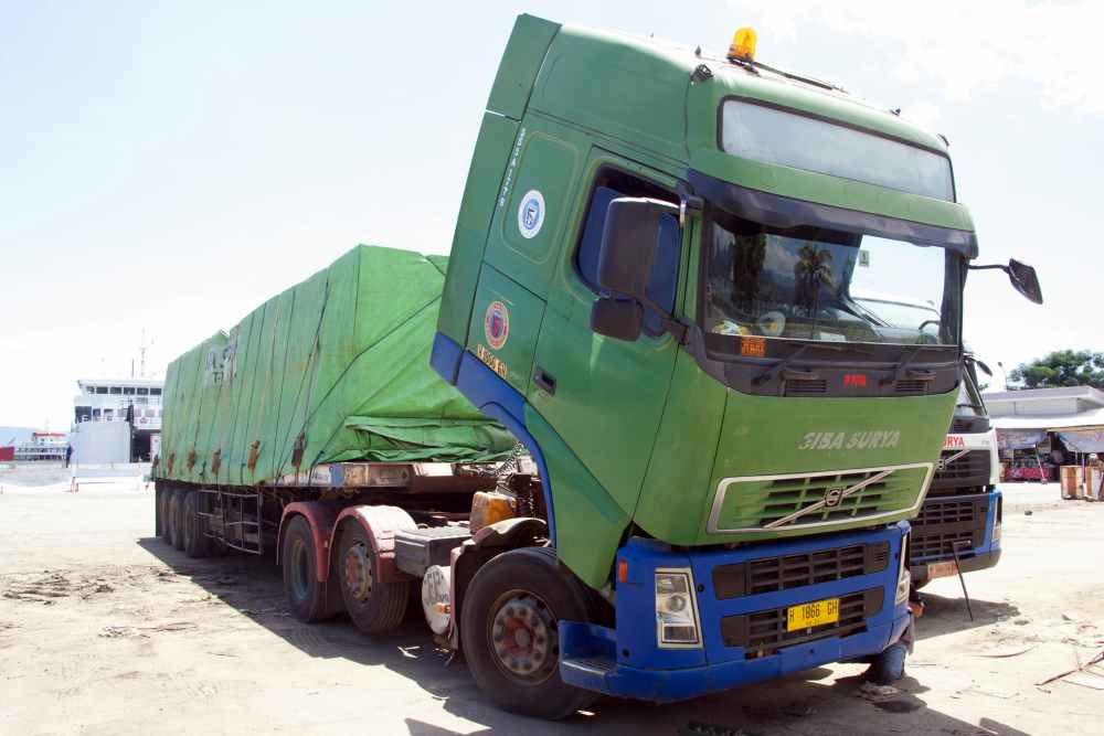 Hitching A Ride On Bali S Highway Of Death<script async src=