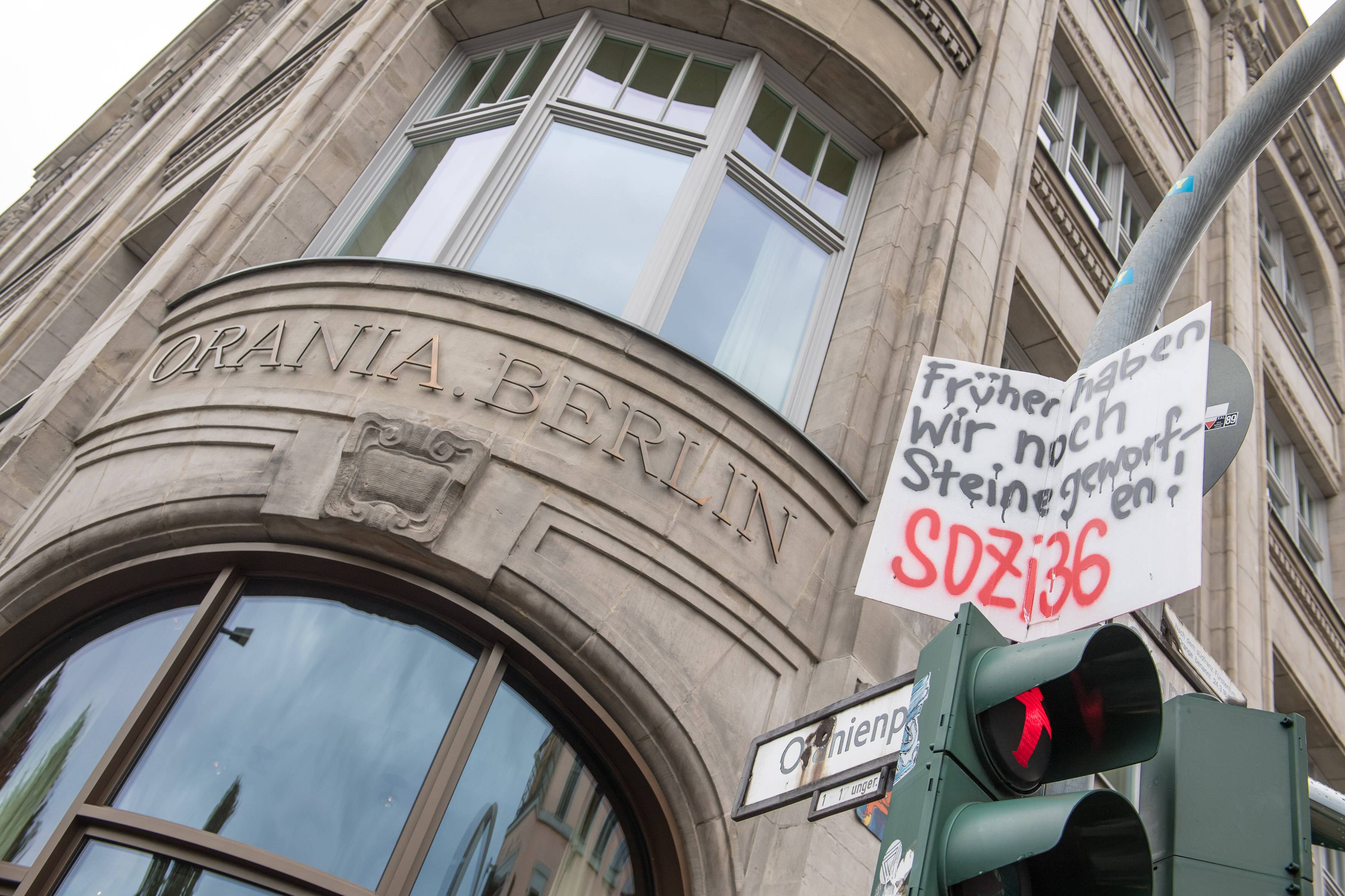 Proteste gegen Gentrifizierung durch das Orania-Hotel