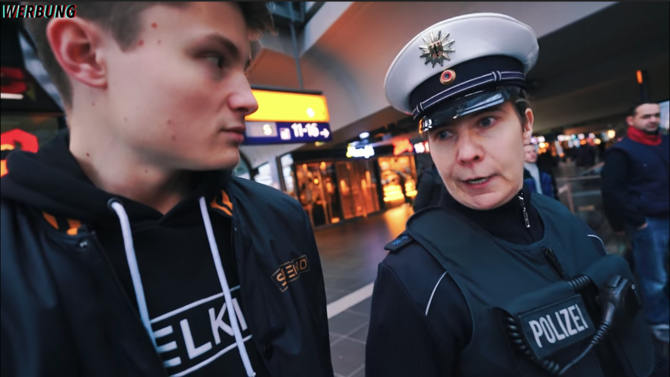 Screenshot des YouTube-Videos von Felix von der Laden mit der Bundespolizei