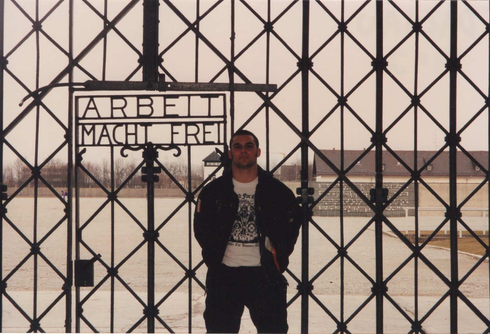 1529591436487-ArbeitMachtFrei-gate-Dachau-1992-1