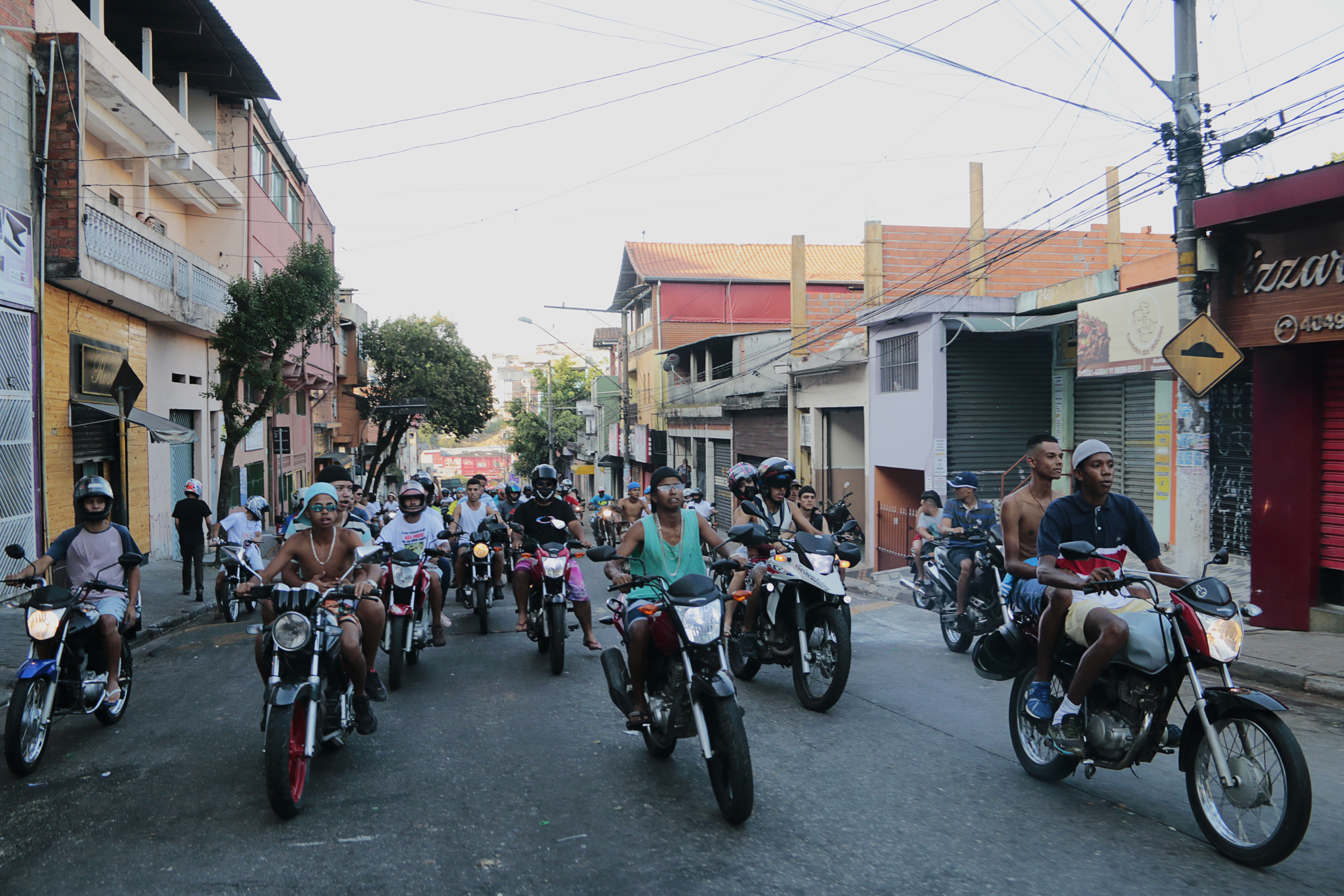 Luto e grau durante a passeata dos motociclistas em Diadema