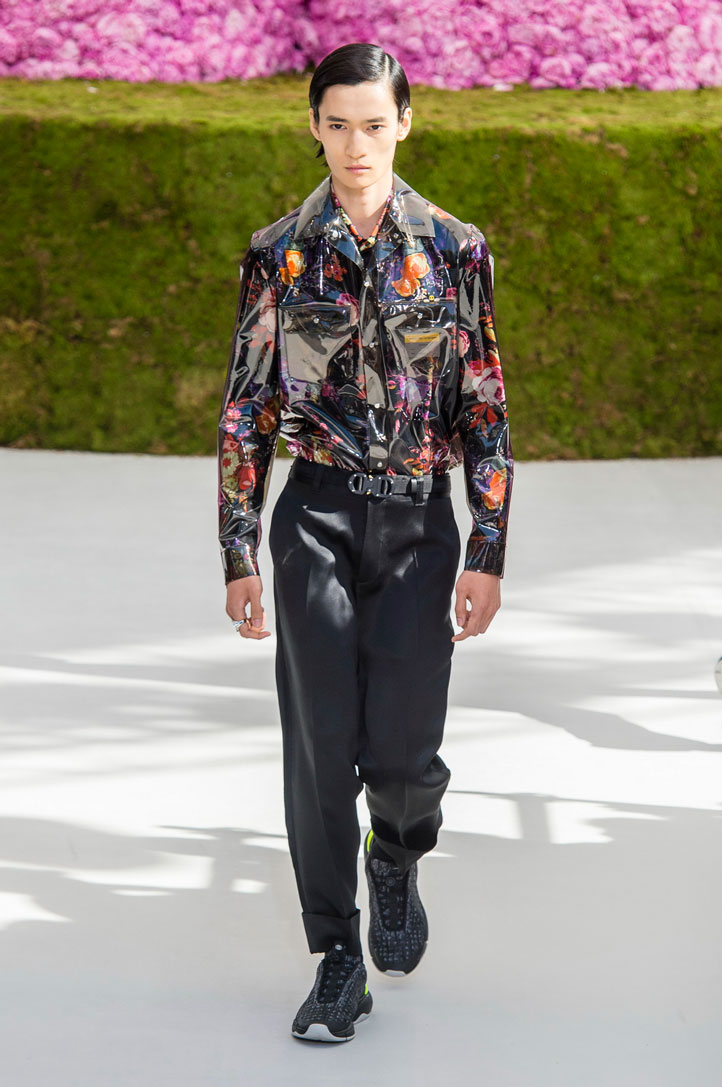 Dior Debuts New Oblique Toile For Men's Spring 2023 Collection