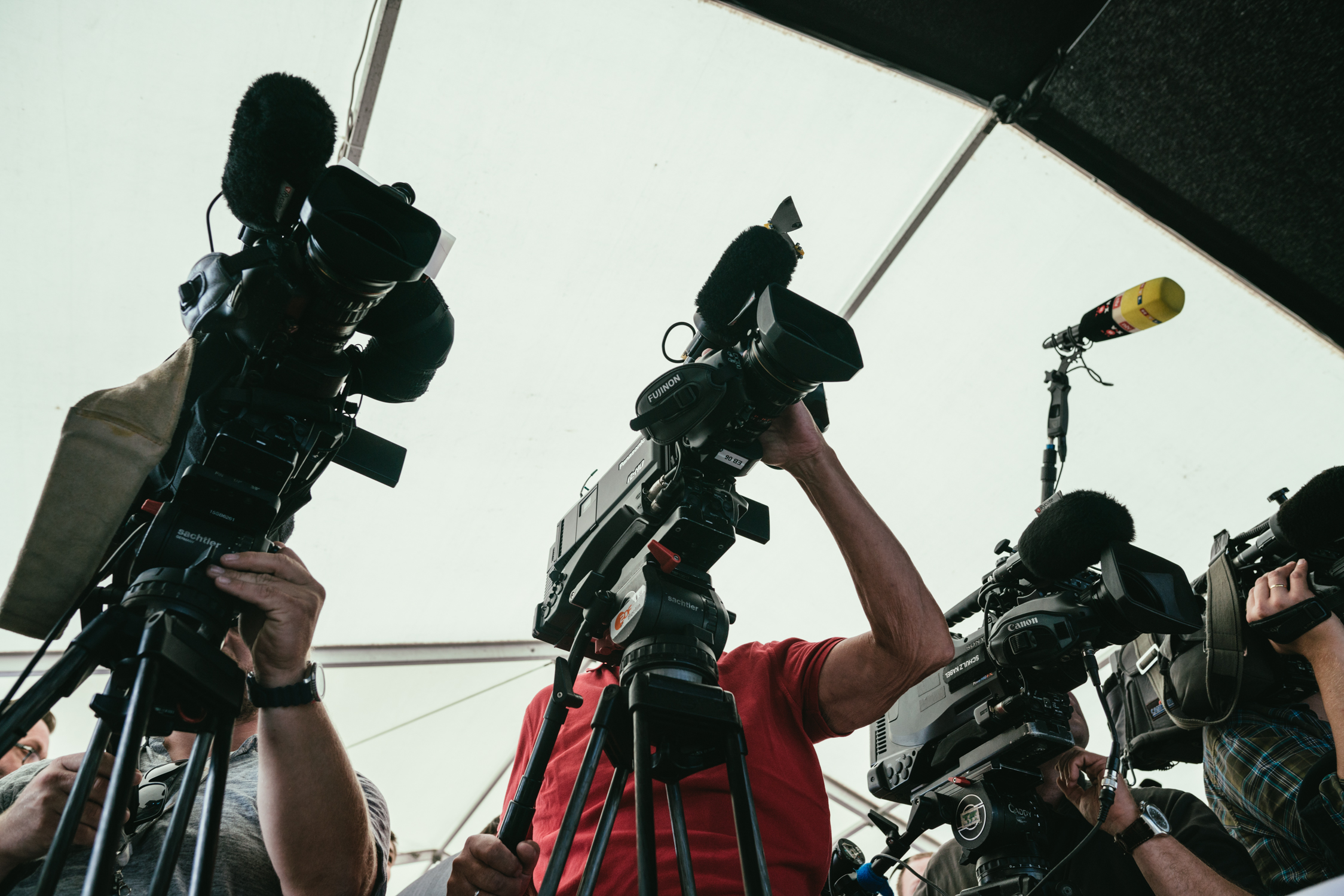Fernsehkameras filmen Andreas Scheuer