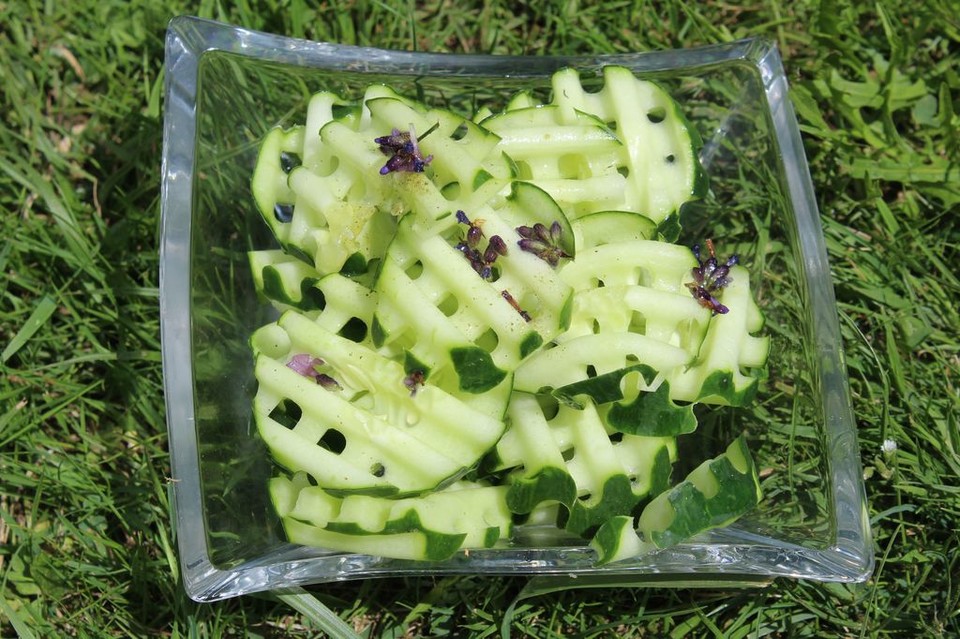 Gurkensalat mit Lavendeldressing
