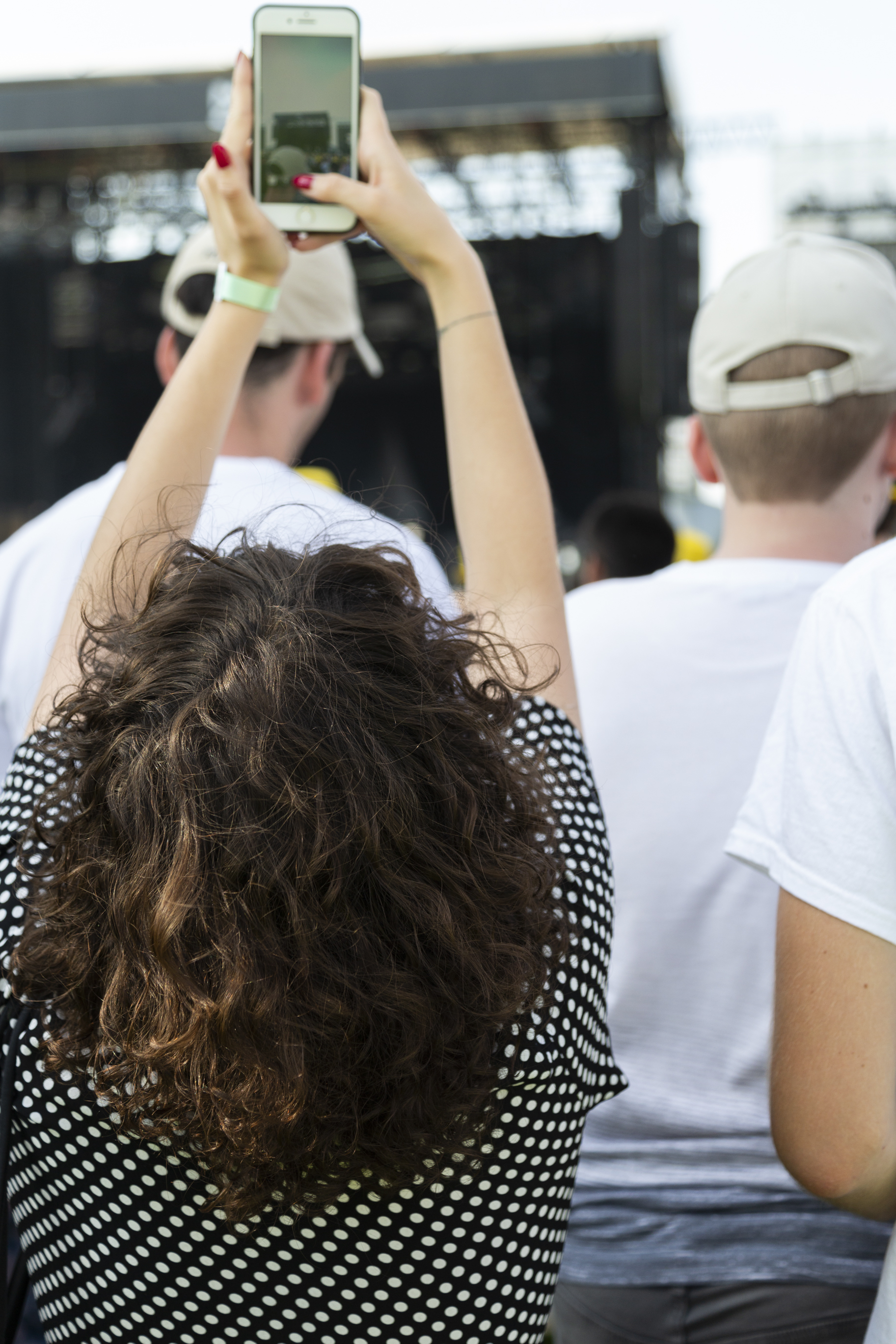 ser bajito en un festival