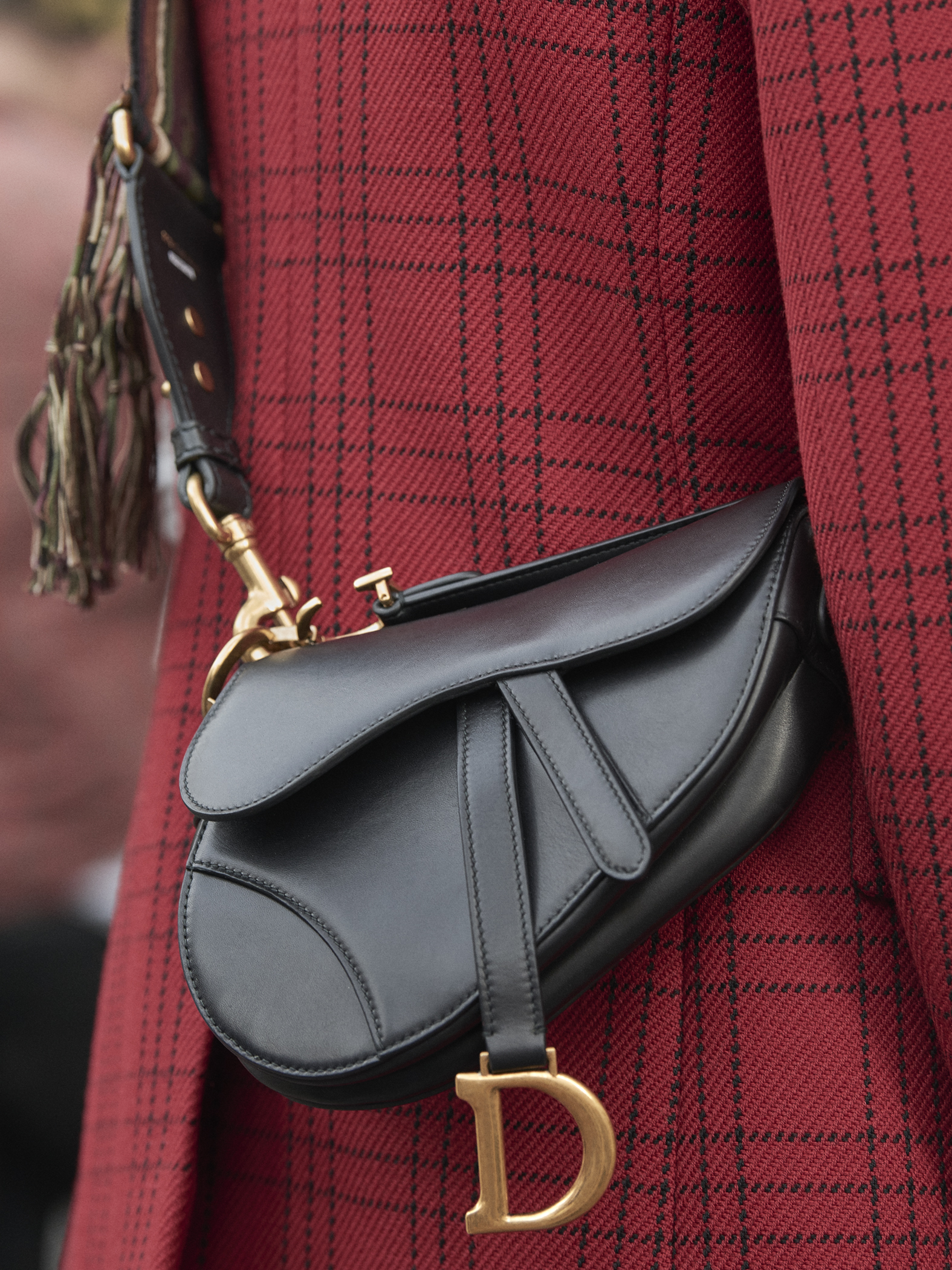 the cult saddle bag from dior is back - i-D