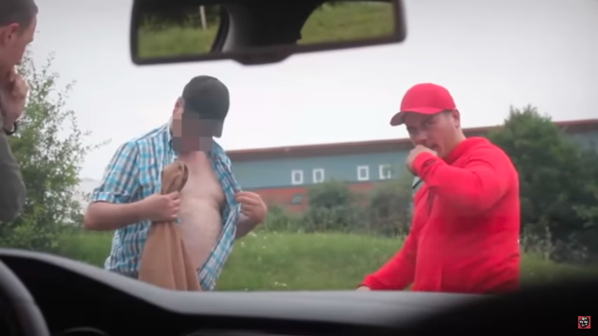Screenshot aus einem Prank-Video von Leon Machère
