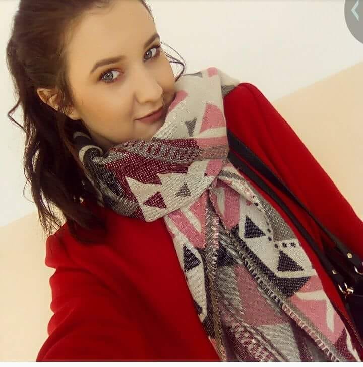1535960404208-madalina