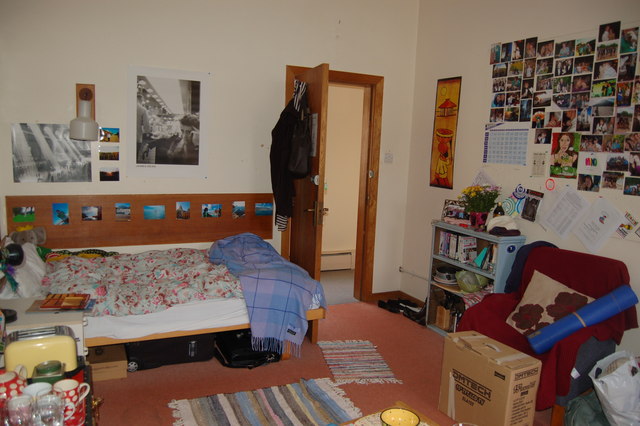 1536838514238-geograph-1548101-by-Roger-Davies