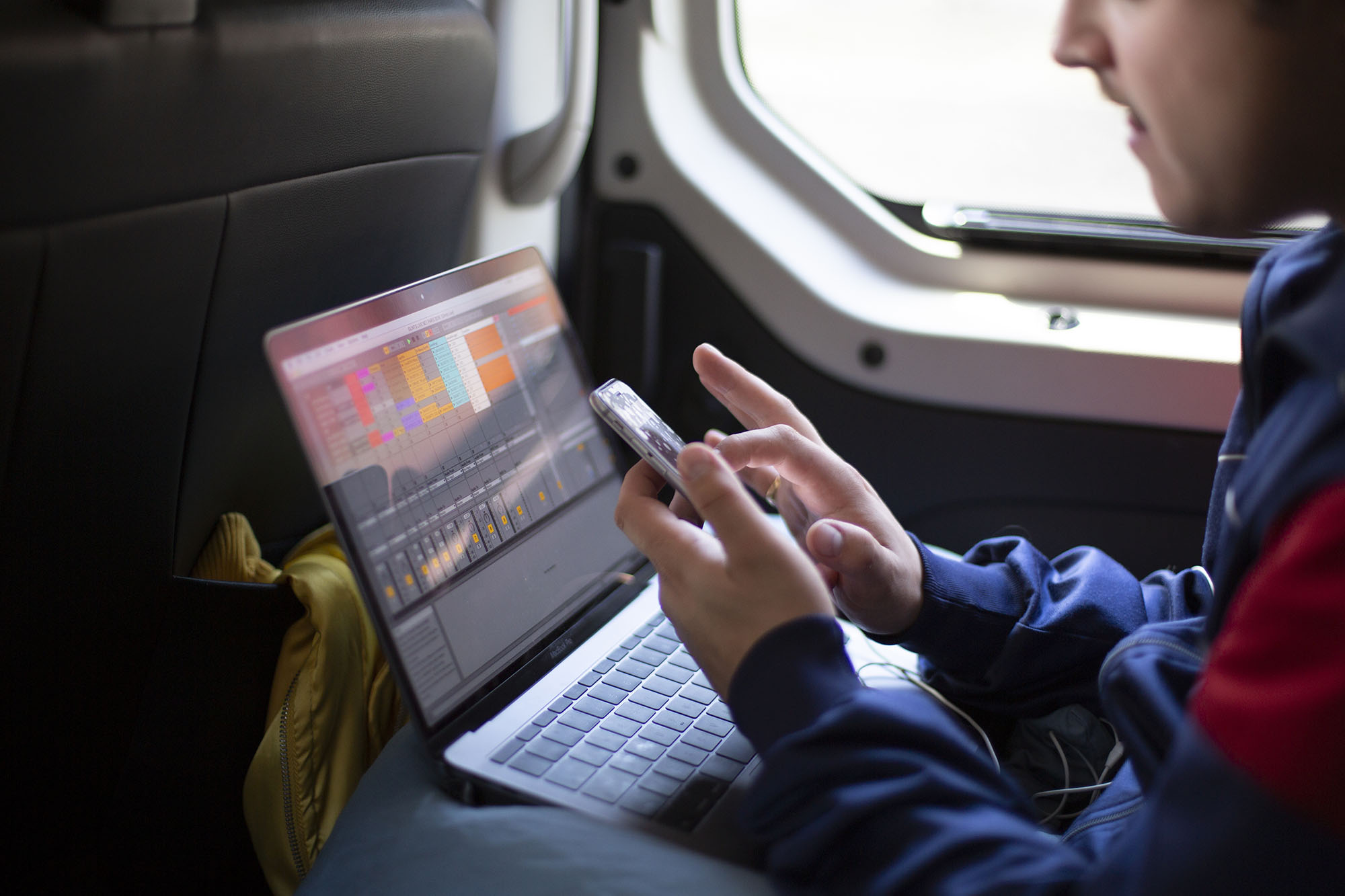 glints-auto-laptop-youtube-parijs
