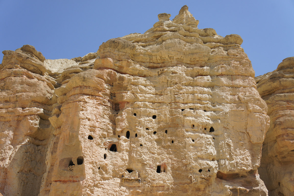 Sky cave. Небесные пещеры Непала. Пещеры Мустанга. Пещеры мустангов в Непале.