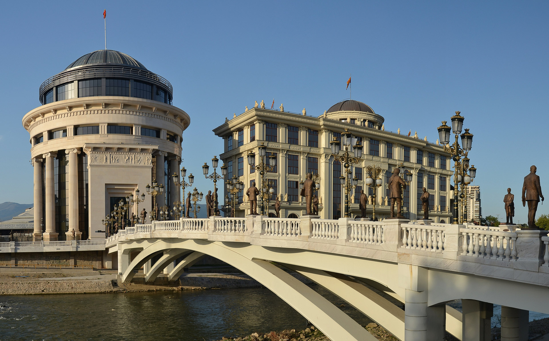 1537888225060-Statues-Styrofoam-Skopje-3