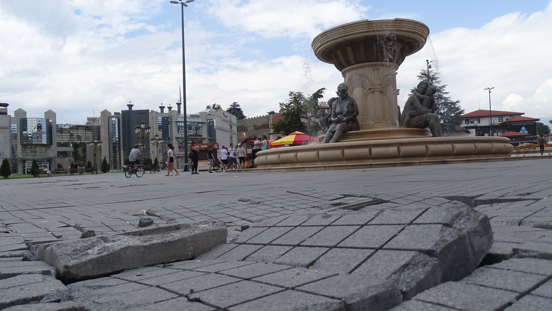 1537888285385-Statues-Styrofoam-Skopje-6